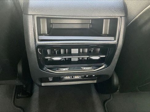 Used 2022 Jeep Grand Cherokee Limited image 10