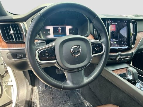 Used 2023 Volvo XC60 B5 Plus FWD image 11