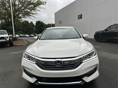 Used 2017 Honda Accord Sport image 8