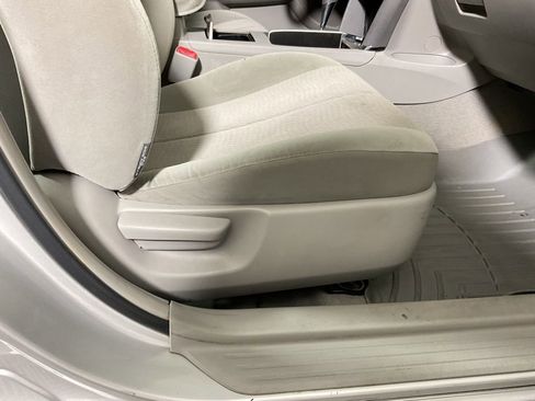 Used 2011 Toyota Camry LE image 27