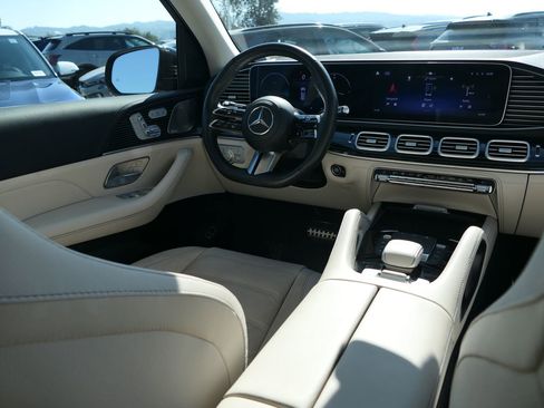 Used 2024 Mercedes-Benz GLS 580 4MATIC image 30