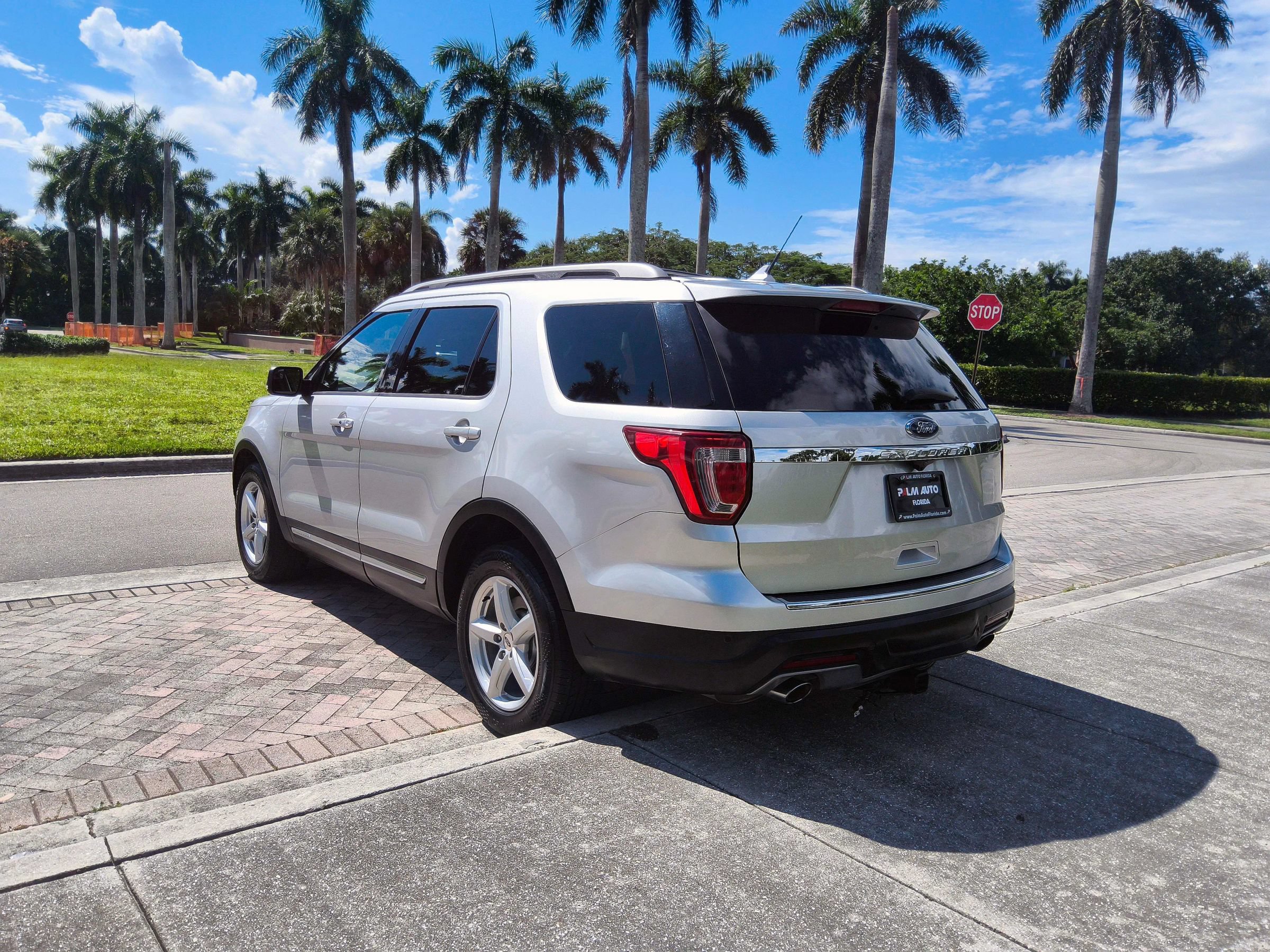 Used 2018 Ford Explorer XLT w/ Equipment Group 201A FWD image 19