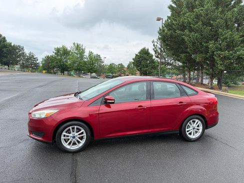 Used 2015 Ford Focus SE FWD image 5