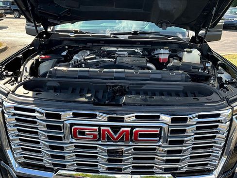 Used 2024 GMC Sierra 2500 Denali w/ Technology Package AWD/4WD image 31