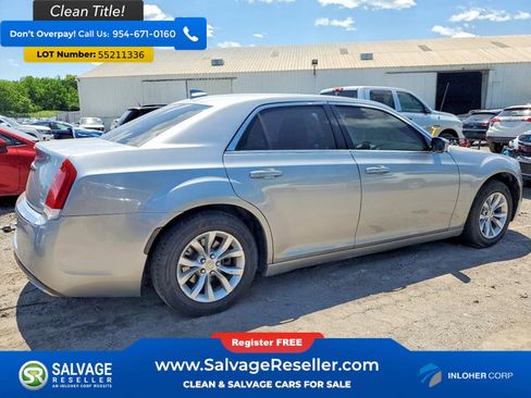 Used 2015 Chrysler 300 Limited RWD image 4
