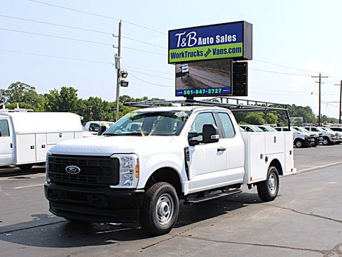 Used 2025 Ford F250 XL AWD/4WD image 3