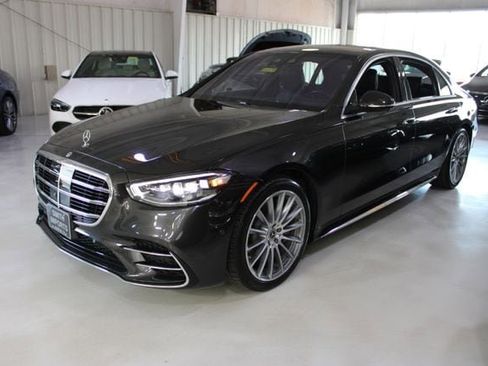 Used 2022 Mercedes-Benz S 500 4MATIC w/ AMG Line Package image 36