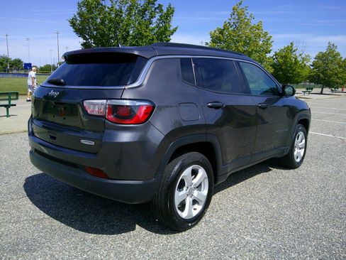Used 2019 Jeep Compass Latitude w/ Popular Equipment Group AWD/4WD image 11