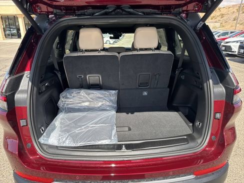 New 2026 Jeep Grand Cherokee L Limited w/ Luxury Tech Group II AWD/4WD image 14
