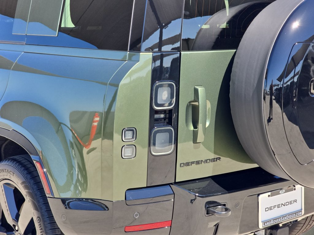 New 2026 Land Rover Defender 110 X-Dynamic SE AWD/4WD image 36