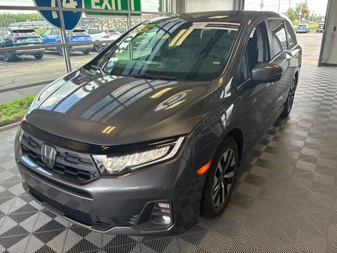Used 2025 Honda Odyssey EX-L image 3