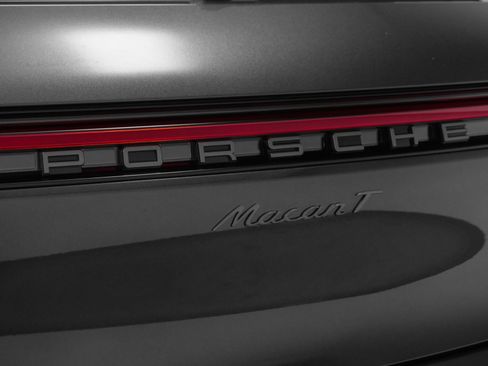 Used 2025 Porsche Macan Turbo image 9