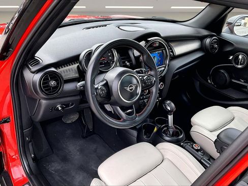 Used 2019 MINI Cooper S w/ Signature Upholstery Package image 18