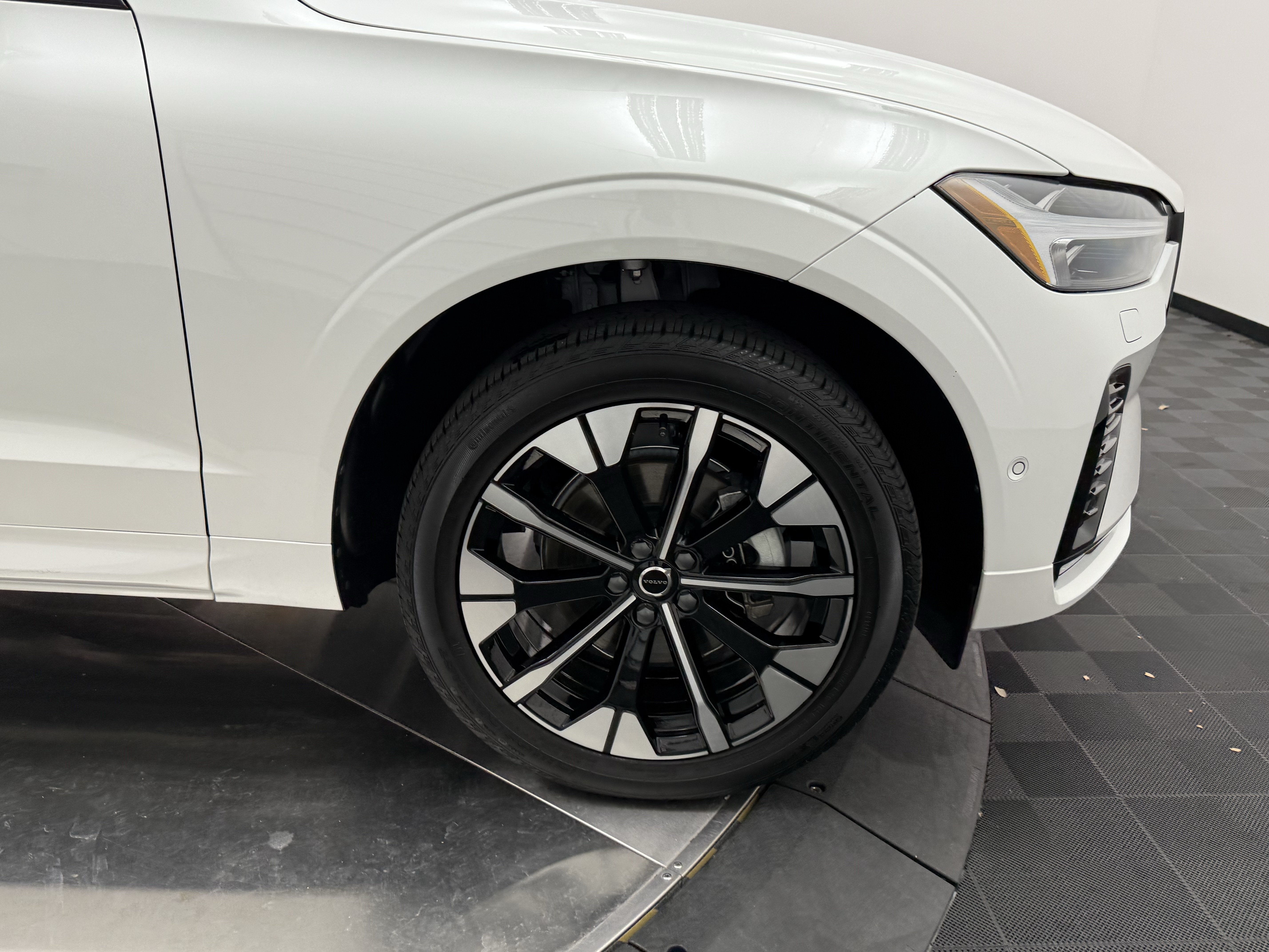 Certified 2026 Volvo XC60 B5 Plus AWD/4WD image 10