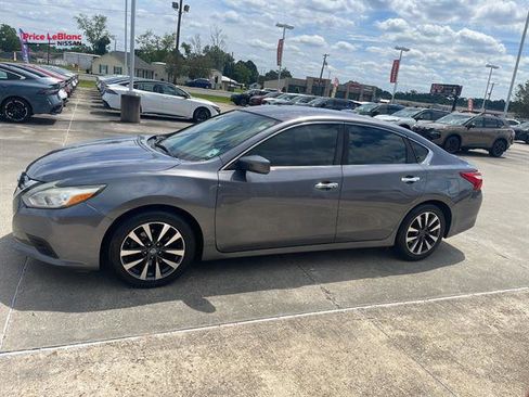 Used 2017 Nissan Altima 2.5 SV FWD image 4