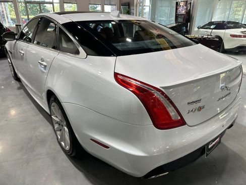 Used 2016 Jaguar XJ R-Sport RWD image 28