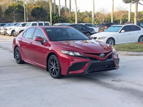 Used 2023 Toyota Camry SE w/ Convenience Package image 3