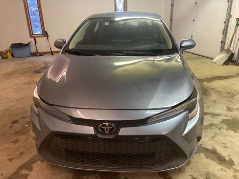 Used 2021 Toyota Corolla LE image 2