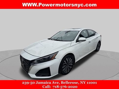 Used 2024 Nissan Altima 2.5 SV w/ SV Premium Package FWD image 1