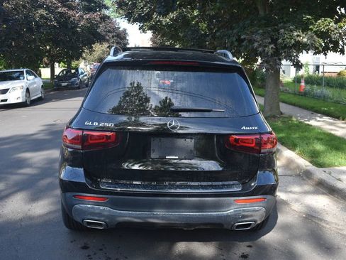 Used 2021 Mercedes-Benz GLB 250 4MATIC w/ Premium Package image 6