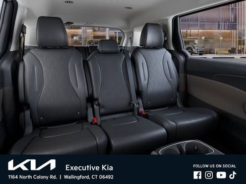 New 2026 Kia Carnival FWD image 16