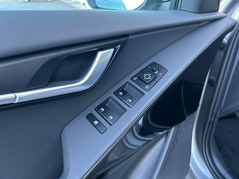New 2025 Kia Niro EX image 17