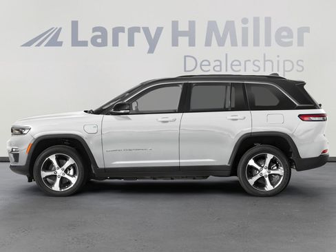 Used 2024 Jeep Grand Cherokee Trailhawk image 5