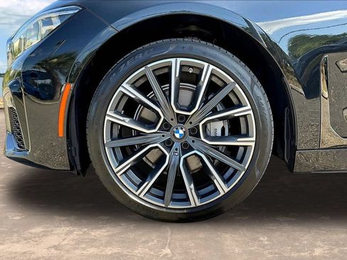 Used 2020 BMW 740i w/ M Sport Package RWD image 33