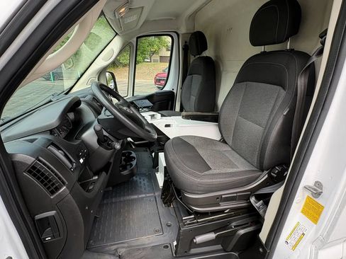 Used 2018 RAM ProMaster 2500 FWD image 2
