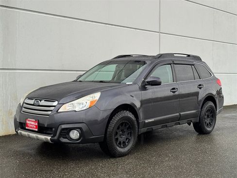 Used 2013 Subaru Outback 2.5i Limited w/ Moonroof Pkg image 3