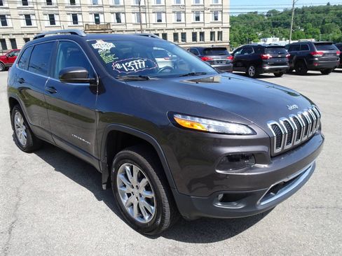 Used 2017 Jeep Cherokee Limited AWD/4WD image 4