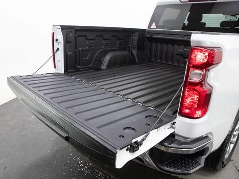 Used 2021 Chevrolet Silverado 1500 LT AWD/4WD image 13