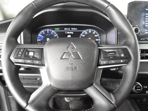 Used 2024 Mitsubishi Outlander SE image 19