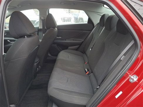 Certified 2025 Hyundai Elantra SE image 10