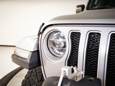 Used 2020 Jeep Wrangler Unlimited Sahara AWD/4WD image 13