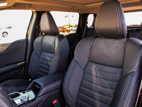 New 2025 Mitsubishi Outlander SE image 30