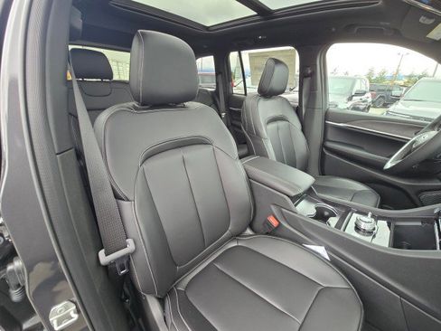 New 2025 Jeep Grand Cherokee Limited AWD/4WD image 12