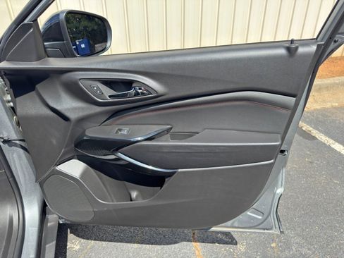 Used 2025 Chevrolet Trax RS FWD image 37