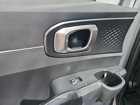 Used 2024 Kia Sorento S w/ Panoramic Sunroof Package image 12