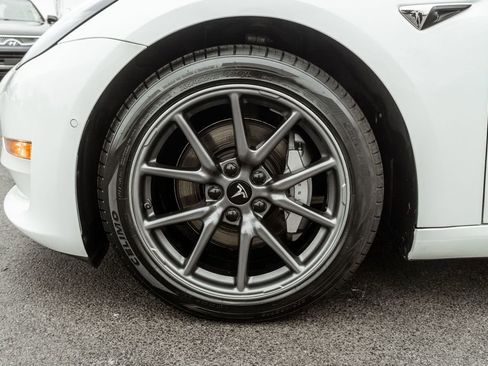 Used 2018 Tesla Model 3 Long Range image 33