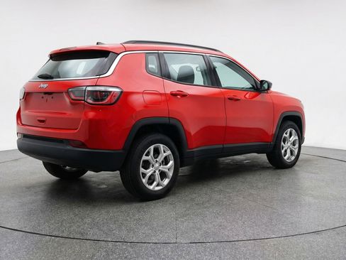Used 2025 Jeep Compass Latitude AWD/4WD image 9