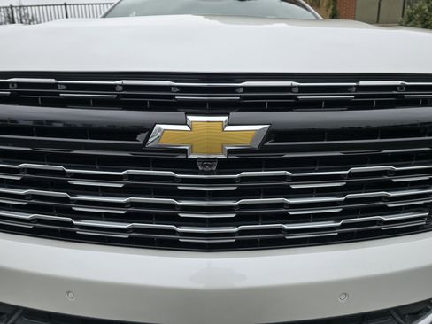 Used 2025 Chevrolet Suburban High Country image 30