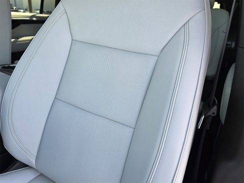 New 2025 Chevrolet Suburban Premier image 14