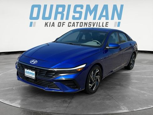 Used 2024 Hyundai Elantra SEL w/ Convenience Package FWD image 2