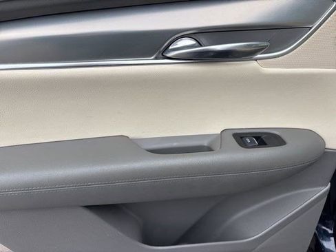 Used 2017 Cadillac XT5 Luxury w/ Driver Awareness Package image 32