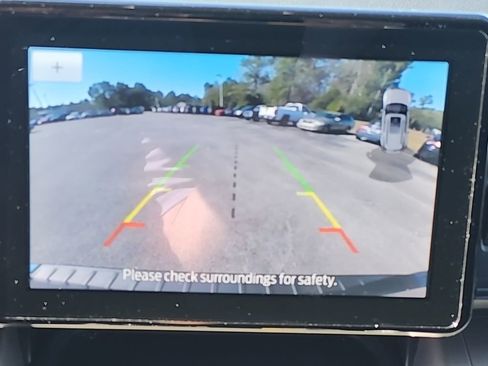 Used 2021 Ford Explorer XLT image 31