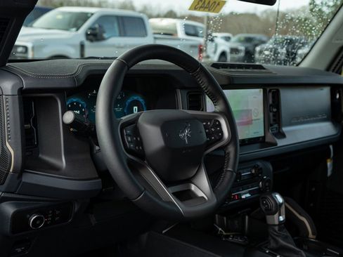 New 2025 Ford Bronco Badlands w/ Sasquatch Package AWD/4WD image 23