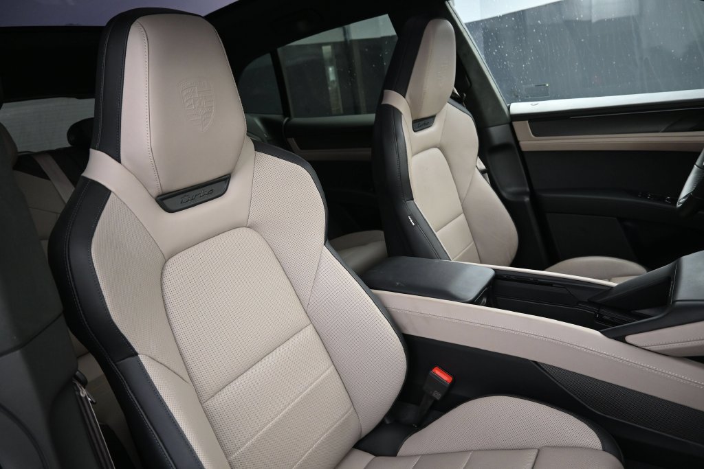 Certified 2026 Porsche Cayenne Turbo AWD/4WD image 30