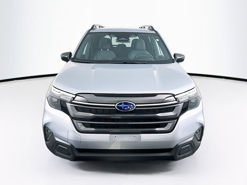 Used 2025 Subaru Forester Premium AWD/4WD image 2