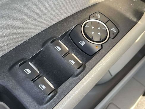 Used 2018 Ford Fusion SE FWD image 29